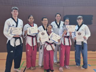 Schüler der Sportschule Park in Stuttgart beim Poomsae-Seminar 2025 von Großmeister Kang Ik-Pil.
