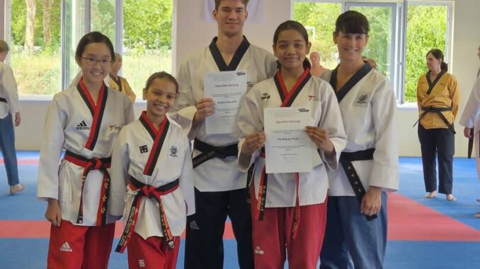 Schüler der Sportschule Park aus Stuttgart mit Ehrungen des Landeskader Technik Taekwondo.