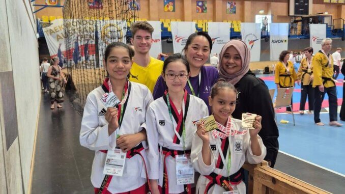 Schülerinnen der Sportschule Park aus Stuttgart bei den Austrian Open Poomsae 2025 in Wien.