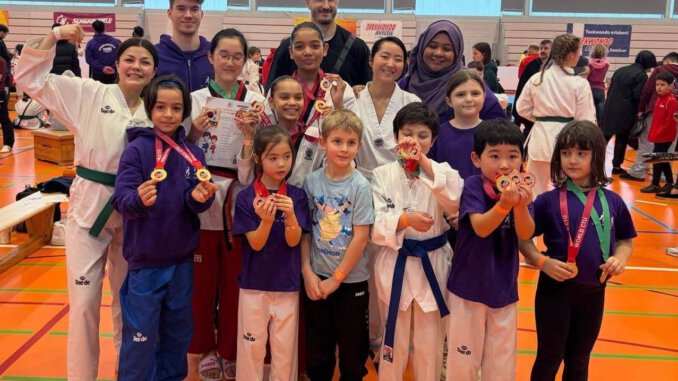 Schüler der Sportschule Park in Stuttgart beim Kinderturnier in Esslingen 2026.