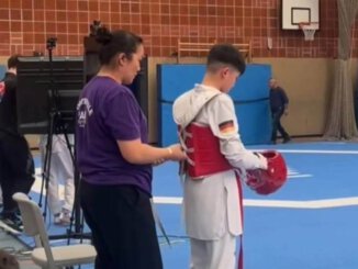 Chef-Trainerin Sun-Jeong Park mit einem ihrer Schüler bei den Schwalbach Open.