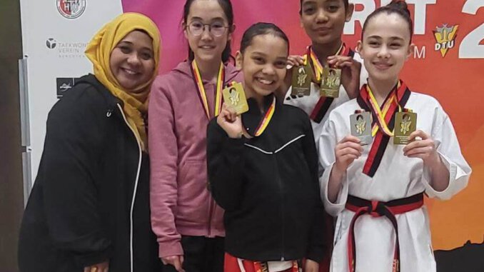 Schüler der Sportschule Park aus Stuttgart beim Poomsae-Turnier in Bensheim.
